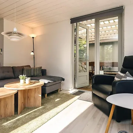 8 Person In Hadsund-by Traum