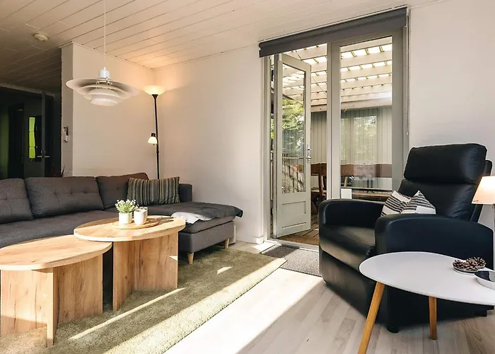 8 Person In Hadsund-by Traum